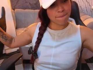 SKINNYLAURA fully nude on Live Sex Chat