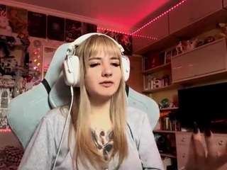AlyciaNarine fully nude on Live Sex Chat