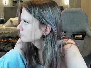 DaiisyBloom fully nude on Live Sex Chat
