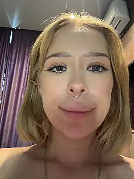 MaryChanXO nude on webcam for live sex chat