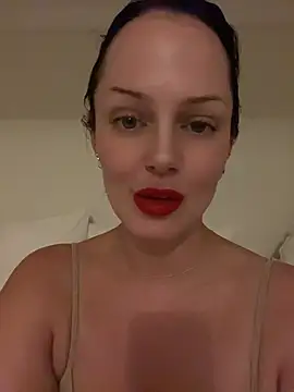 molotovmami nude on webcam for live sex chat