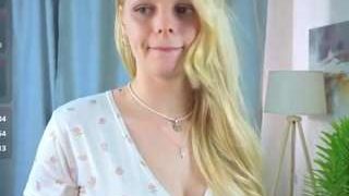 ShariceNiess fully nude on Live Sex Chat