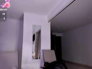 SuzzanRugge fully nude on Live Sex Chat