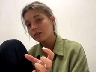 AleaseDedinas fully nude on Live Sex Chat
