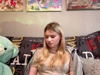 ClemmieKlassen fully nude on Live Sex Chat