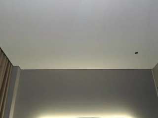 Krispyshot fully nude on Live Sex Chat