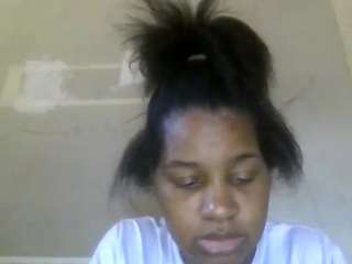 PrettyLightskin fully nude on Live Sex Chat