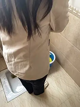 qujing002 nude on webcam for live sex chat