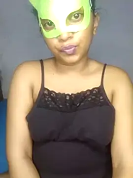 sldoni nude on webcam for live sex chat
