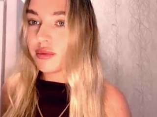 YolondaCapponi fully nude on Live Sex Chat